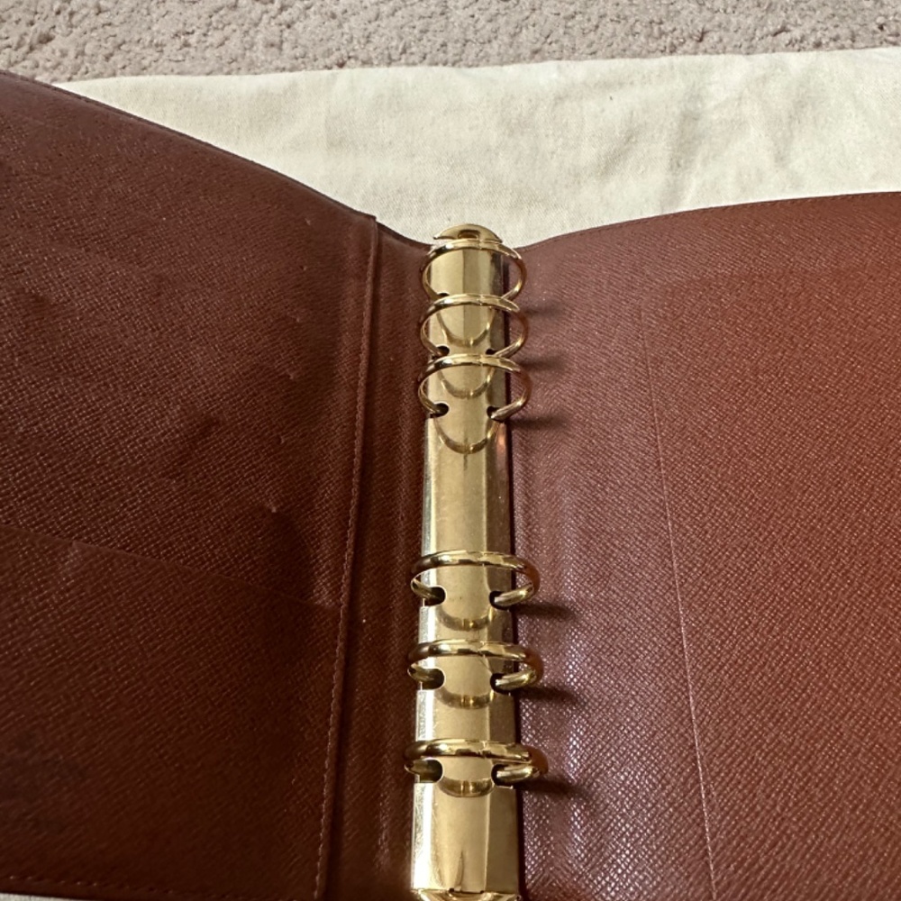 Authentic Louis Vuitton Agenda - Picture 5 of 6